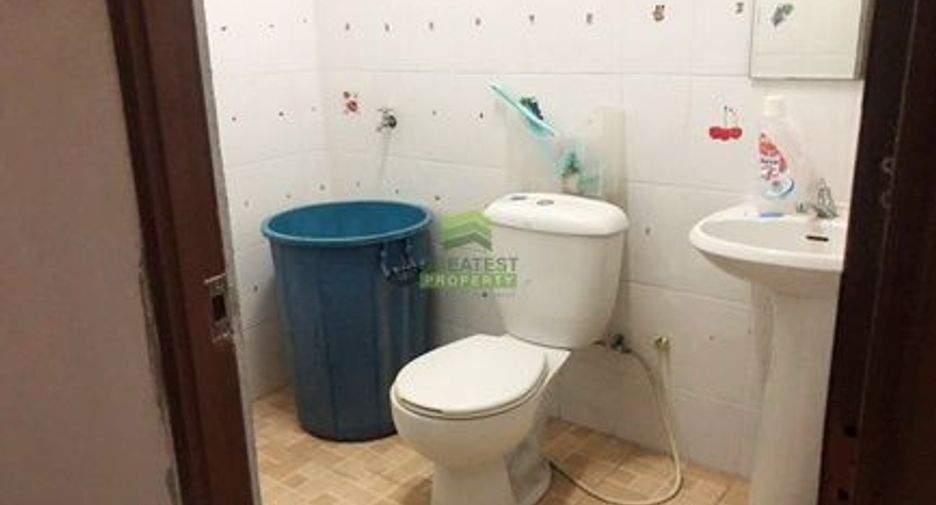 For sale 2 bedrooms retail Space in Kanchanadit, Surat Thani