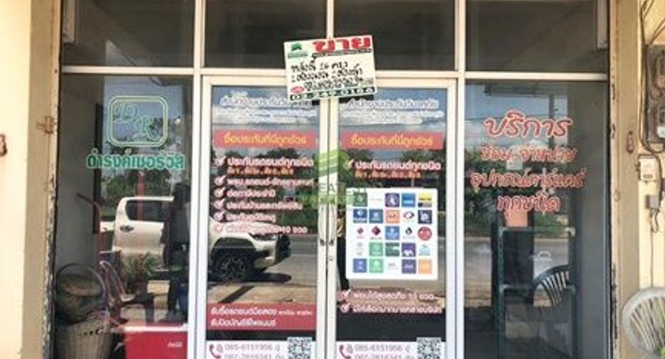 For sale 2 bedrooms retail Space in Kanchanadit, Surat Thani