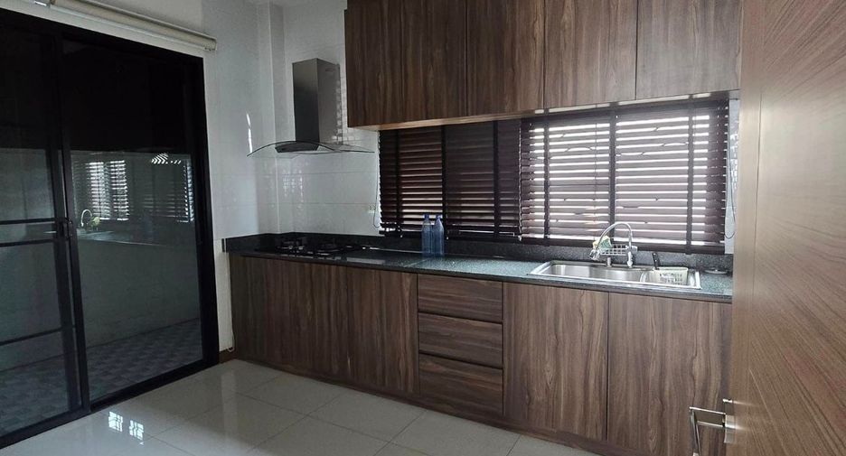 For rent and for sale 4 bedrooms house in Mueang Chiang Mai, Chiang Mai