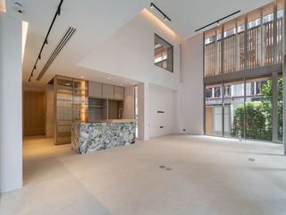 For sale 5 Beds house in Phaya Thai, Bangkok