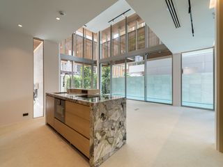 For sale 5 Beds house in Phaya Thai, Bangkok