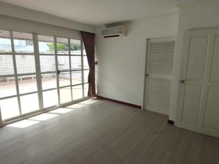 ให้เช่า 3 ห้องนอน ทาวน์เฮ้าส์ ใน วัฒนา, กรุงเทพฯ