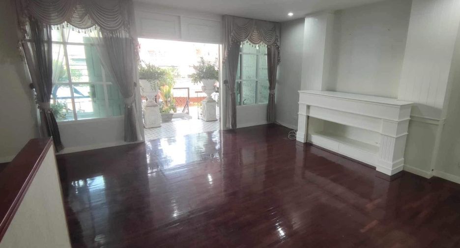 ให้เช่า 3 ห้องนอน ทาวน์เฮ้าส์ ใน วัฒนา, กรุงเทพฯ