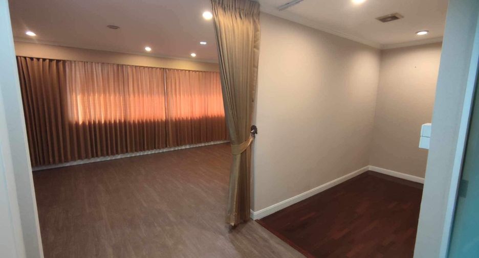 ให้เช่า 3 ห้องนอน ทาวน์เฮ้าส์ ใน วัฒนา, กรุงเทพฯ