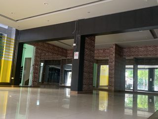 For rent 4 bedrooms retail Space in Khlong Toei, Bangkok