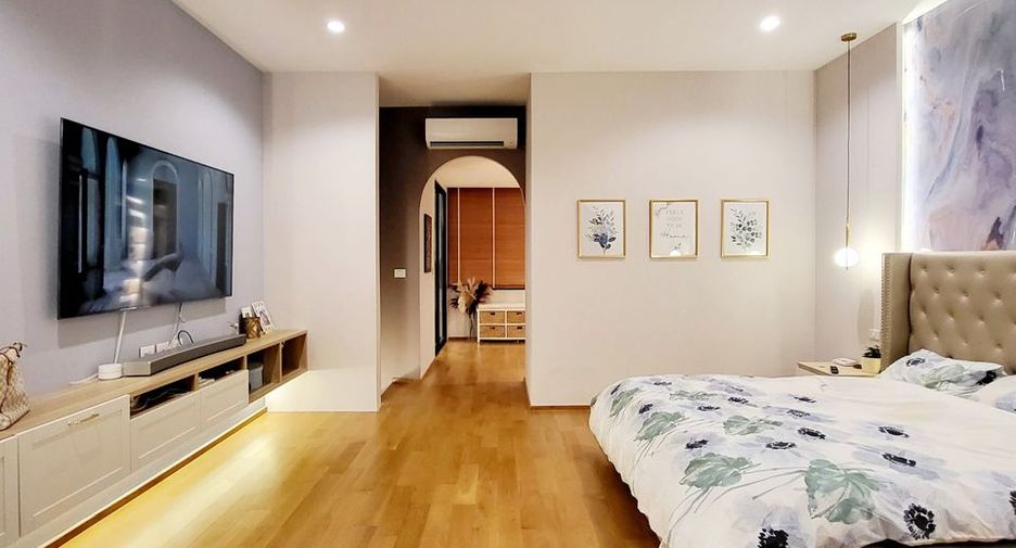 Casa adosada en alquiler de 3 habitaciones en Saphan Sung, Bangkok