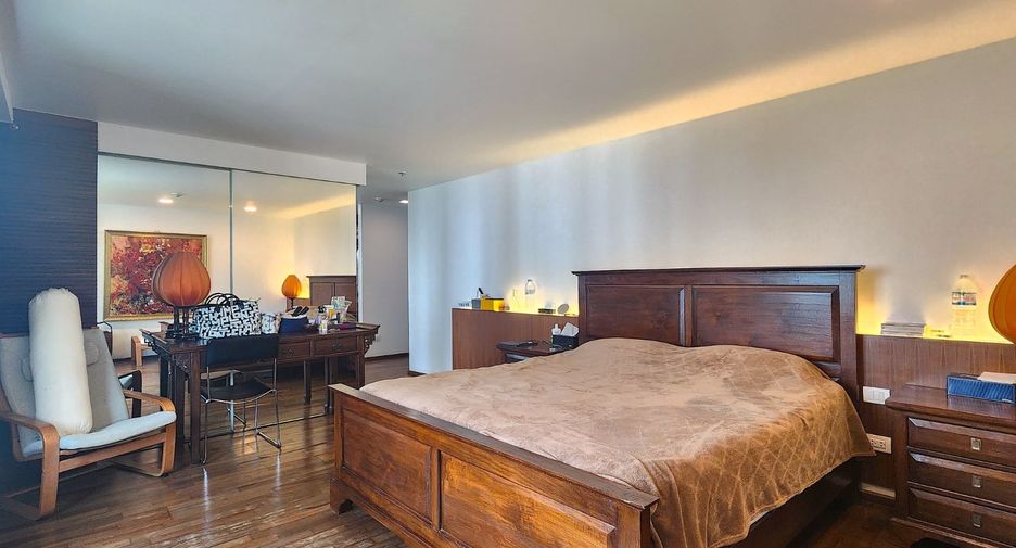 For sale 3 bedrooms condo in Sathon, Bangkok