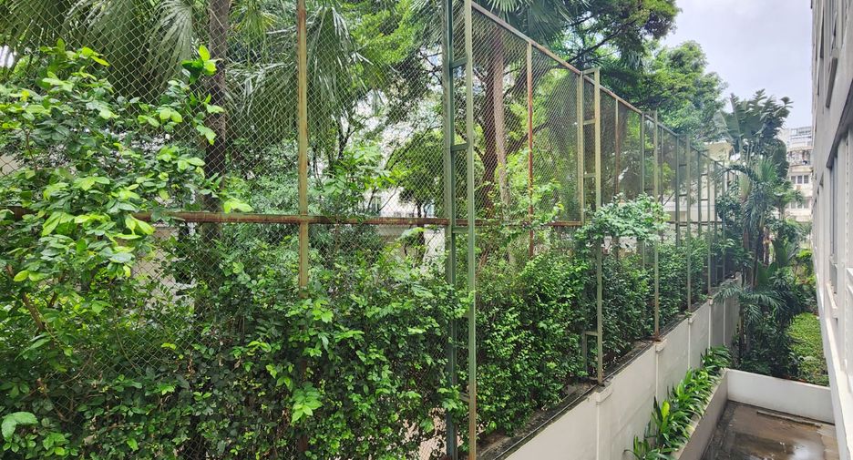 For sale 1 bed condo in Khlong Toei, Bangkok