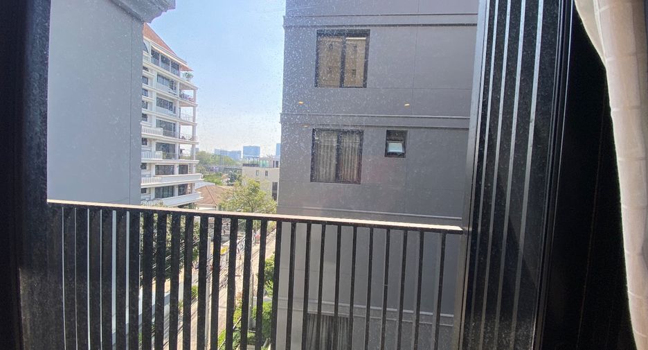For sale 1 bed condo in Khlong Toei, Bangkok