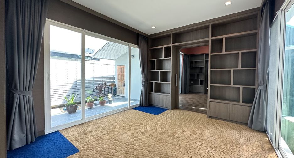 Casa en venta de 5 habitaciones en Pak Kret, Nonthaburi
