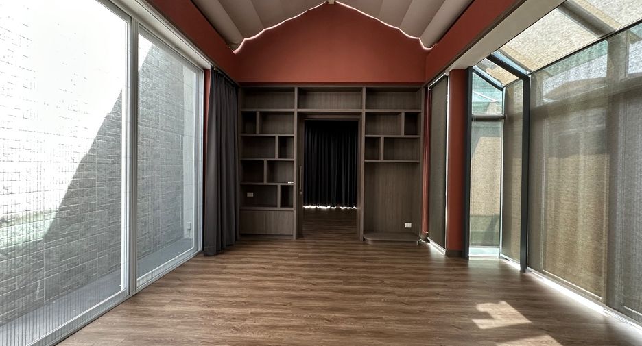 Casa en venta de 5 habitaciones en Pak Kret, Nonthaburi