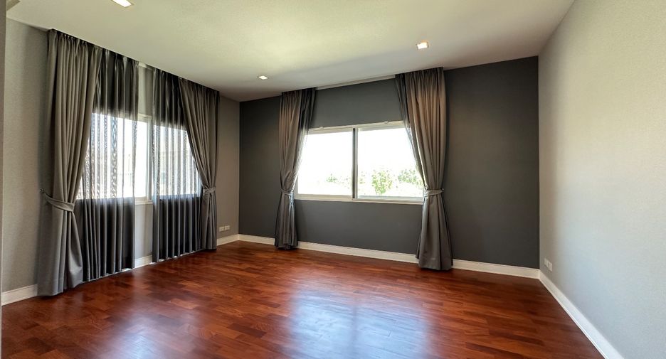 Casa en venta de 5 habitaciones en Pak Kret, Nonthaburi