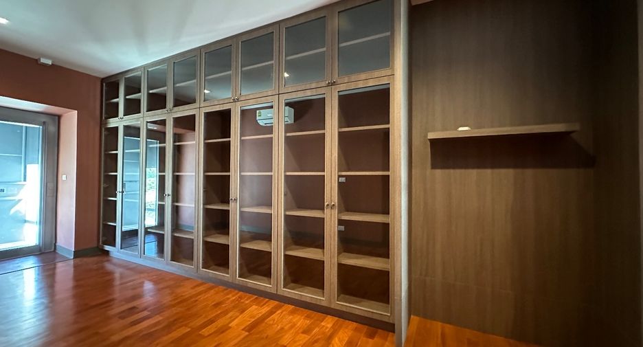 Casa en venta de 5 habitaciones en Pak Kret, Nonthaburi