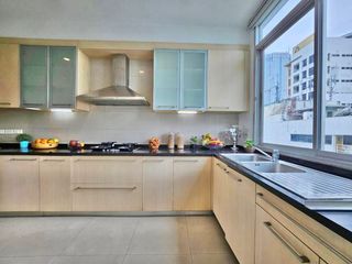 À louer 4 chambres appartement à Sathon, Bangkok