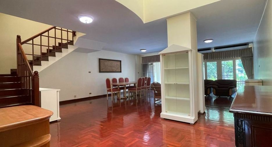 For rent 4 bedrooms townhouse in Chatuchak, Bangkok