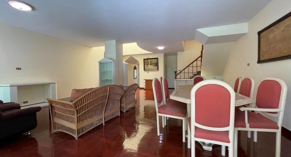 For rent 4 bedrooms townhouse in Chatuchak, Bangkok
