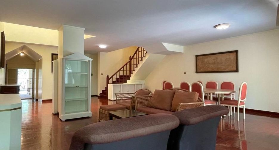 For rent 4 bedrooms townhouse in Chatuchak, Bangkok