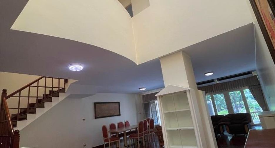 For rent 4 bedrooms townhouse in Chatuchak, Bangkok