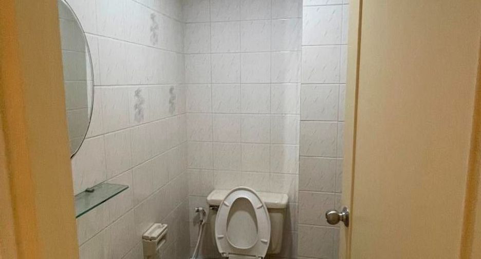 For rent 4 bedrooms townhouse in Chatuchak, Bangkok