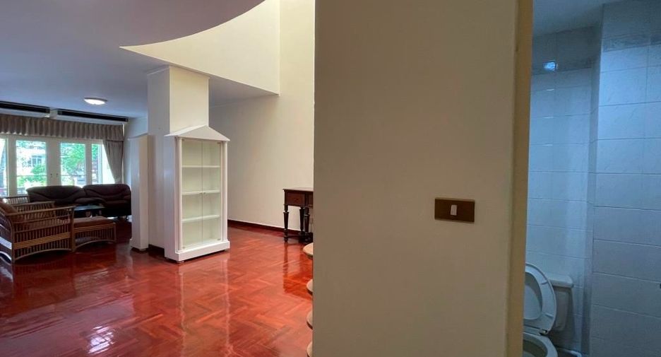 For rent 4 bedrooms townhouse in Chatuchak, Bangkok