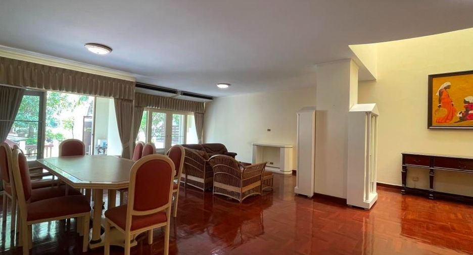 For rent 4 bedrooms townhouse in Chatuchak, Bangkok