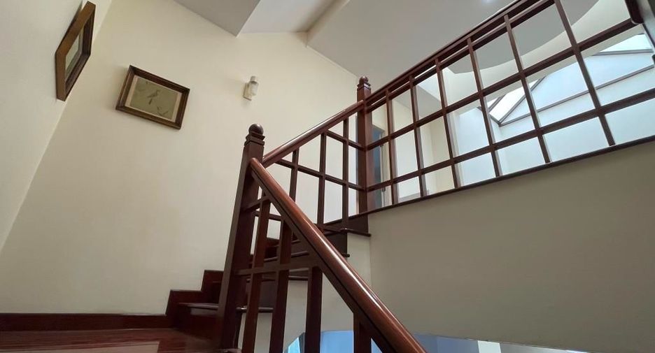 For rent 4 bedrooms townhouse in Chatuchak, Bangkok