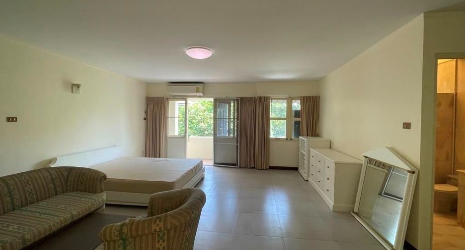 For rent 4 bedrooms townhouse in Chatuchak, Bangkok