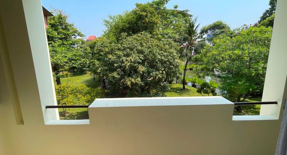 For rent 4 bedrooms townhouse in Chatuchak, Bangkok