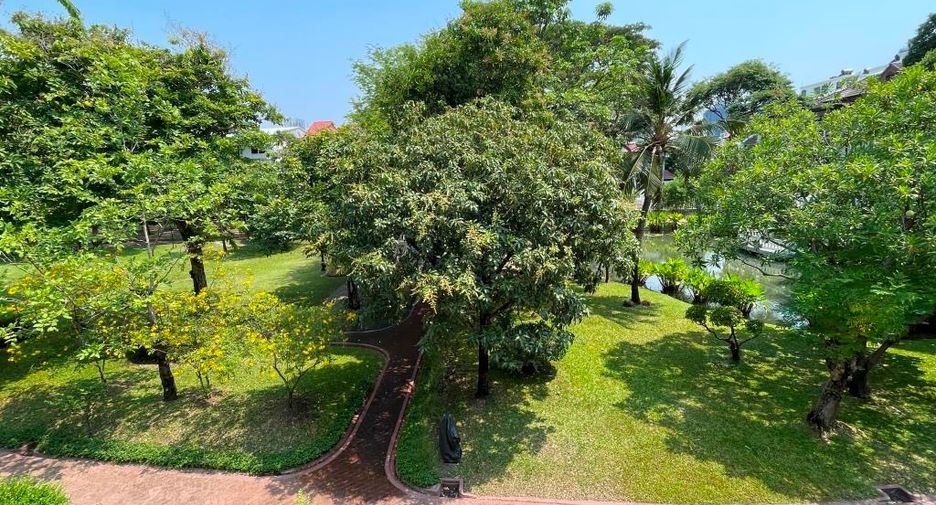 For rent 4 bedrooms townhouse in Chatuchak, Bangkok
