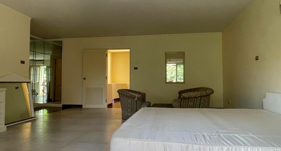 For rent 4 bedrooms townhouse in Chatuchak, Bangkok