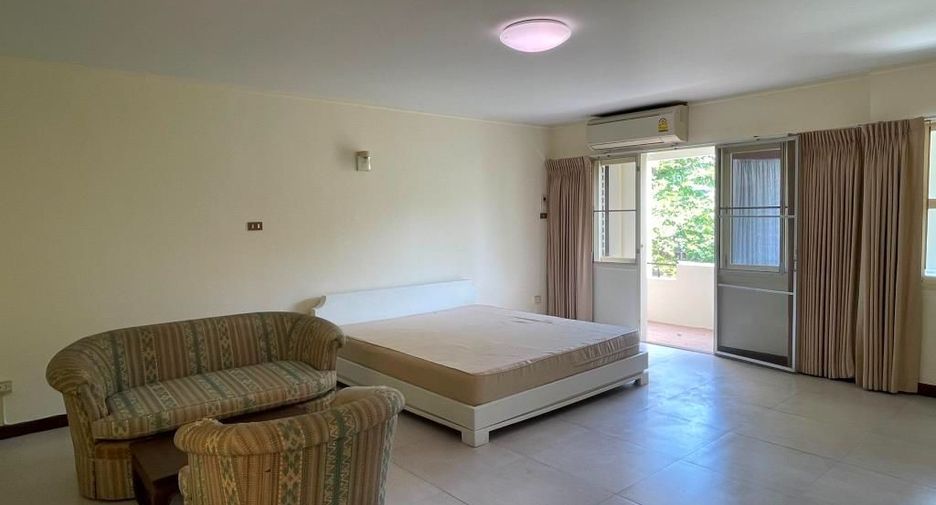 For rent 4 bedrooms townhouse in Chatuchak, Bangkok
