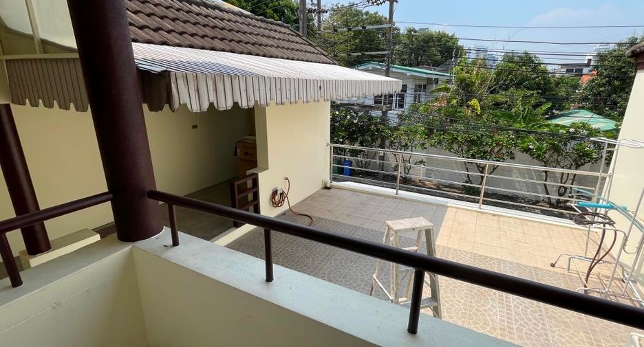 For rent 4 bedrooms townhouse in Chatuchak, Bangkok