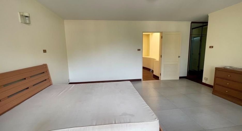 For rent 4 bedrooms townhouse in Chatuchak, Bangkok