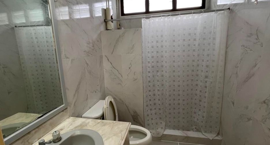 For rent 4 bedrooms townhouse in Chatuchak, Bangkok