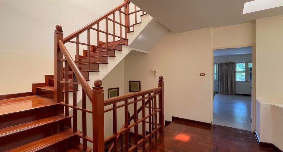 For rent 4 bedrooms townhouse in Chatuchak, Bangkok