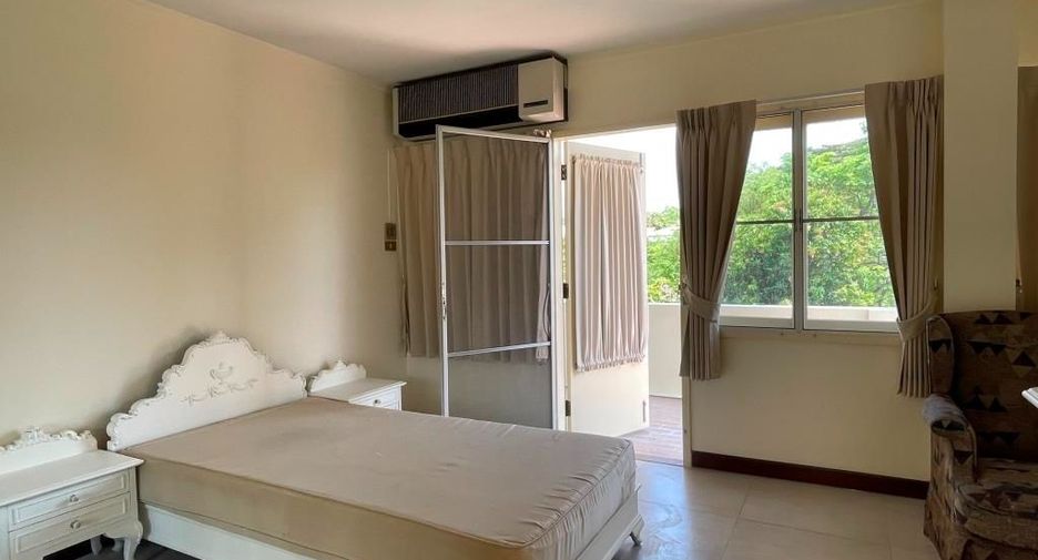 For rent 4 bedrooms townhouse in Chatuchak, Bangkok