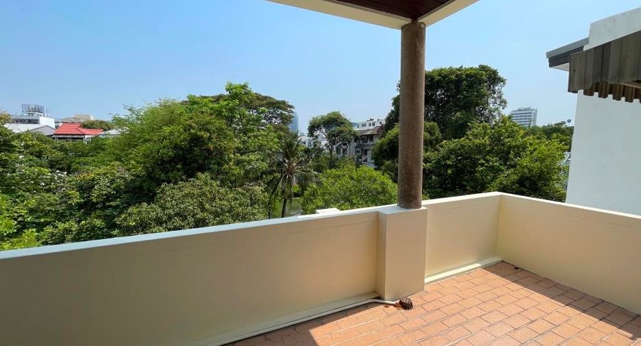 For rent 4 bedrooms townhouse in Chatuchak, Bangkok