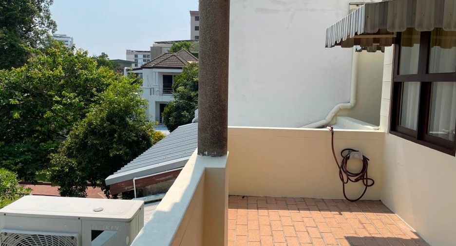 For rent 4 bedrooms townhouse in Chatuchak, Bangkok
