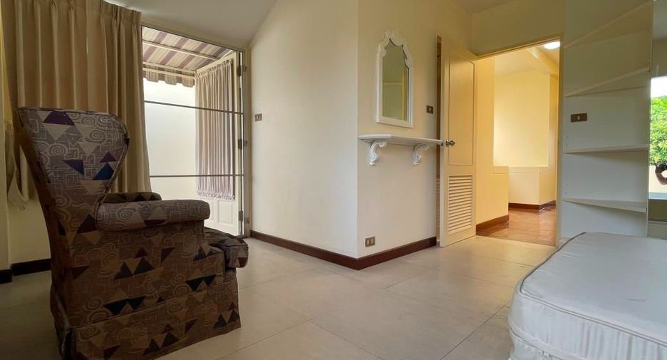 For rent 4 bedrooms townhouse in Chatuchak, Bangkok