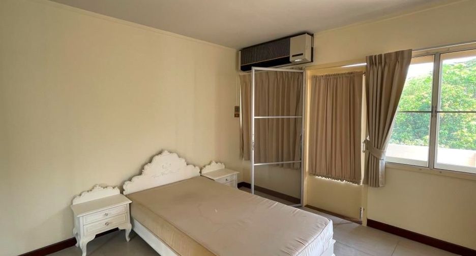 For rent 4 bedrooms townhouse in Chatuchak, Bangkok