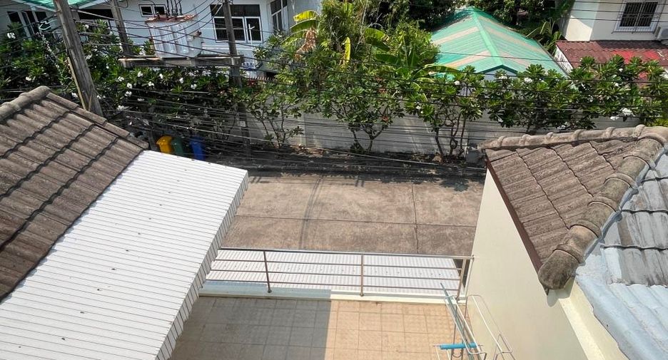 For rent 4 bedrooms townhouse in Chatuchak, Bangkok