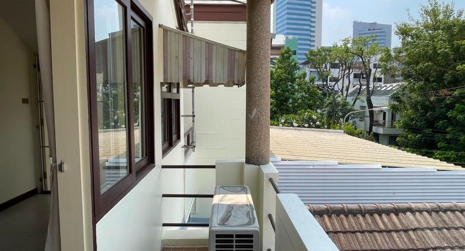 For rent 4 bedrooms townhouse in Chatuchak, Bangkok