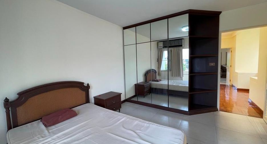 For rent 4 bedrooms townhouse in Chatuchak, Bangkok