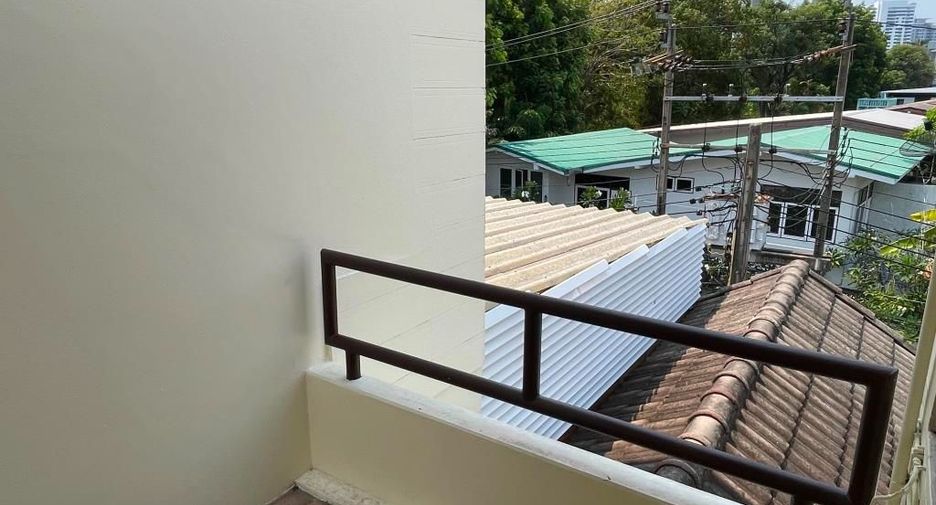 For rent 4 bedrooms townhouse in Chatuchak, Bangkok