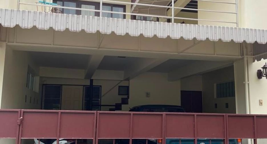 For rent 4 bedrooms townhouse in Chatuchak, Bangkok