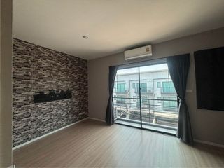 For rent 3 bedrooms townhouse in Prawet, Bangkok