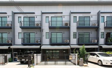 For rent 3 bedrooms townhouse in Prawet, Bangkok