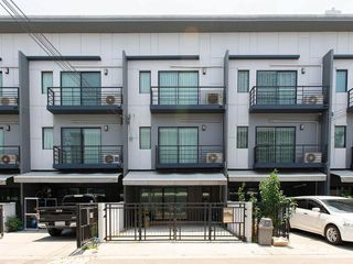 For rent 3 bedrooms townhouse in Prawet, Bangkok