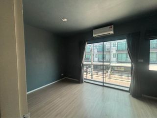For rent 3 bedrooms townhouse in Prawet, Bangkok