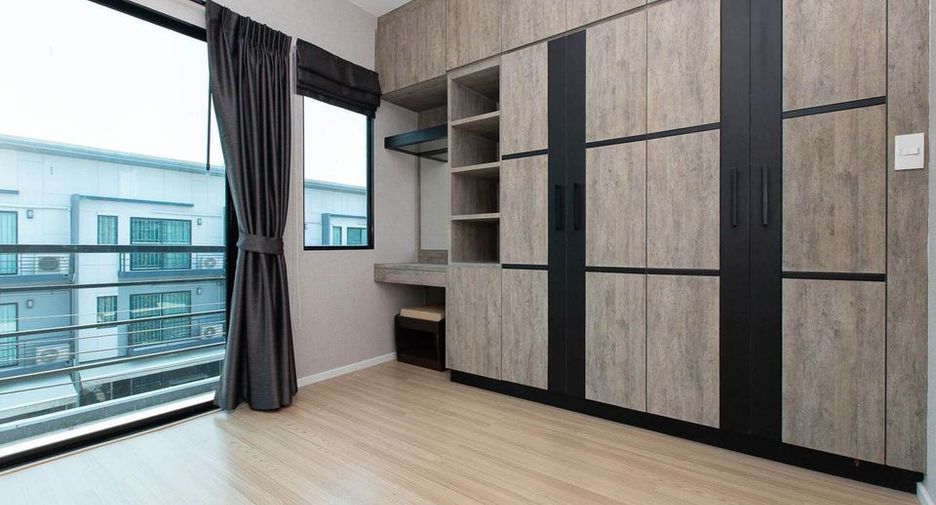 For rent 3 bedrooms townhouse in Prawet, Bangkok